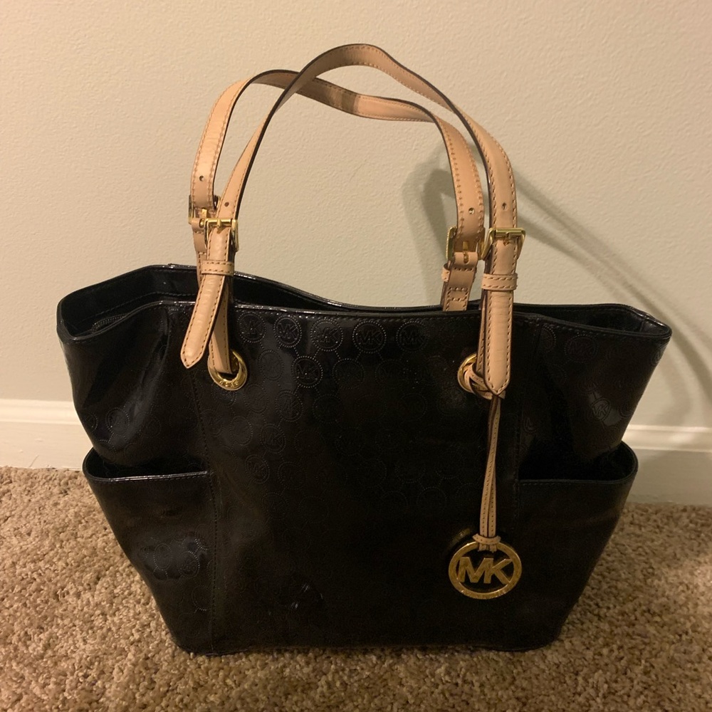 Jet set patent tote